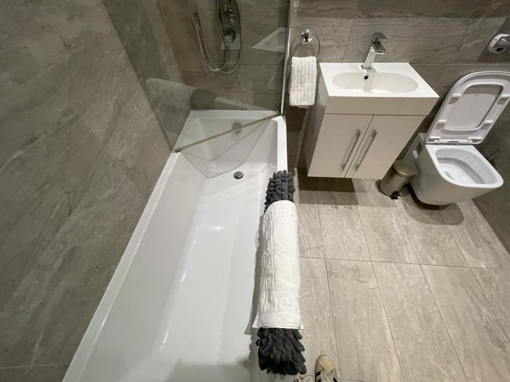 Absolute Stays On Grosvenor - St Albans-High Street- Near Luton Airport - St Albans Abbey Train Station -Close To London- Harry Potter World - The Odyssey Cinema-Contractors -London Road-Business-Leisure Exteriör bild